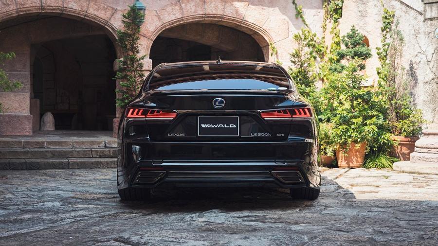  Lexus LS500h AWD Executive Line by Wald 2018 года  (фото 12 из 18)